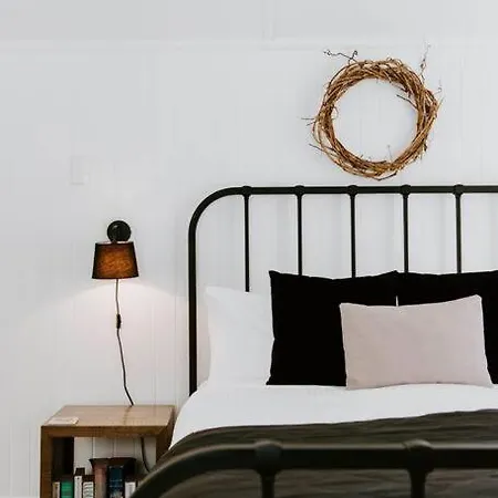 'mortimer Gardens' Country Charm In The Heart Of Holiday home