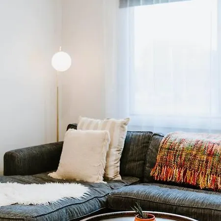 The Valerie - A Chic Family Haven In Town Mudgee