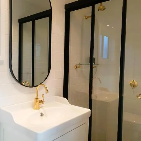 Dangerfield Oaks Boutique Cottage's