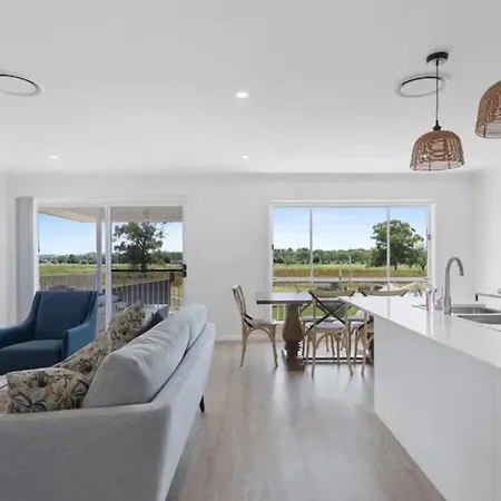 Beautiful 3 Bedroom Getaway *
