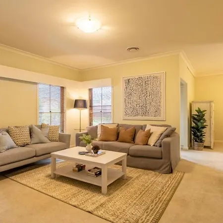 Spacious 3 Bedroom Getaway In Perfect Location * Mudgee