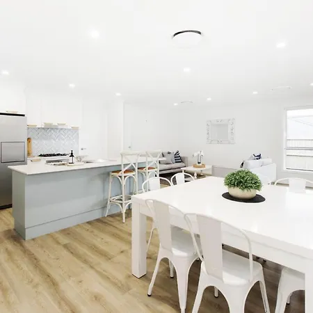 Pristine Spacious 4 Bedroom Escape Holiday home