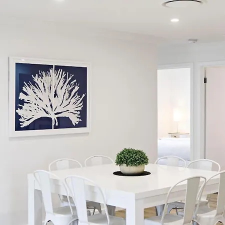 Pristine Spacious 4 Bedroom Escape *