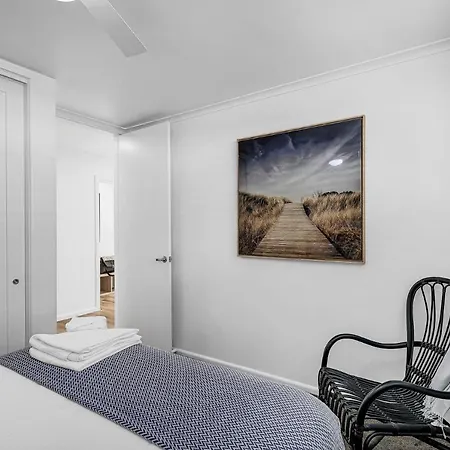 Beautiful Hamptons Inspired Getaway * Mudgee