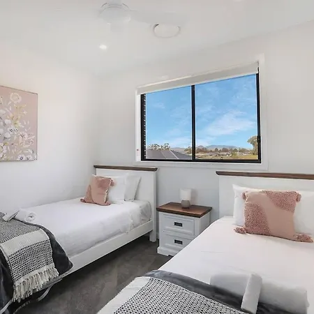 Holiday home Illalangi-modern Escape & Views