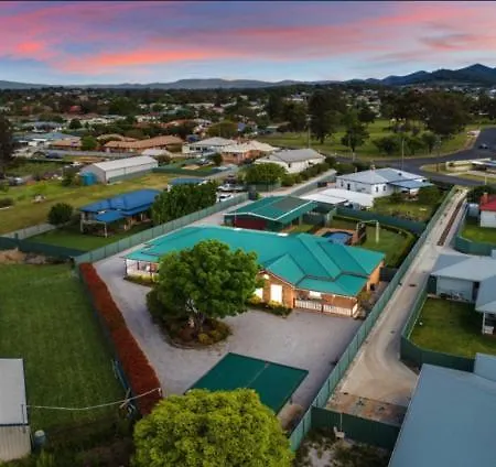 Spacious Style With Pool In - Rest Easy * Mudgee