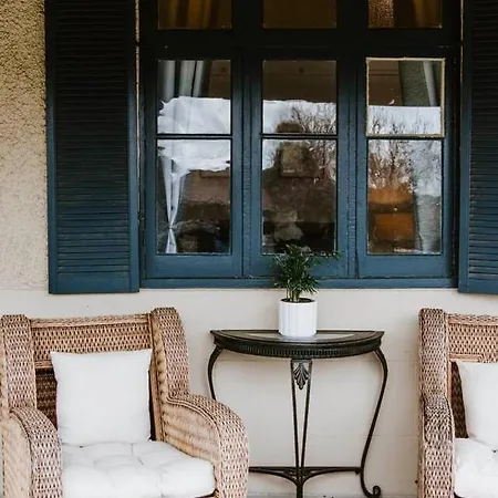 Yarranvale On Gladstone - A Gorgeous Country Abode Holiday home Mudgee