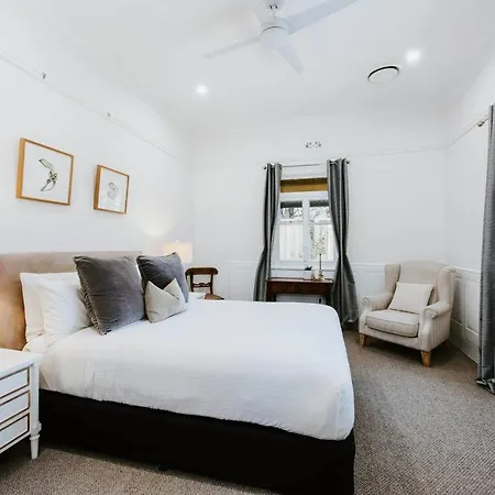 Yarranvale On Gladstone - A Gorgeous Country Abode Holiday home Mudgee
