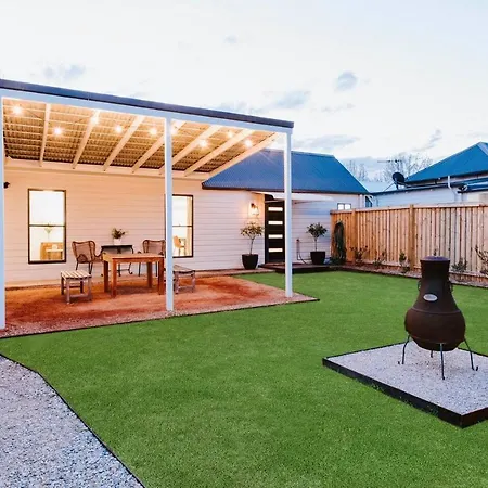 Holiday home 'the Gladstone' An Expansive Outdoor Oasis In Town Mudgee