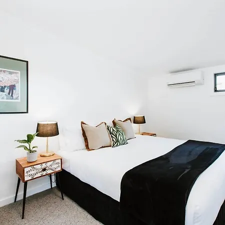 'the Gladstone' An Expansive Outdoor Oasis In Town Mudgee