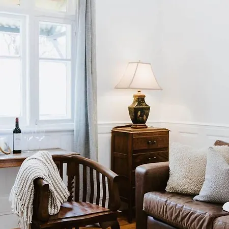 Yarranvale On Gladstone - A Gorgeous Country Abode