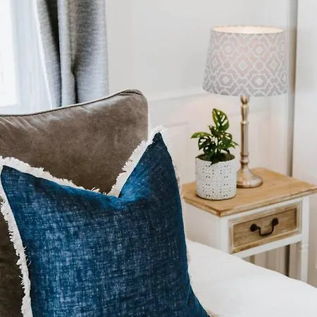 Yarranvale On Gladstone - A Gorgeous Country Abode Holiday home Mudgee