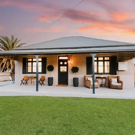 Holiday home Yarranvale On Gladstone - A Gorgeous Country Abode *