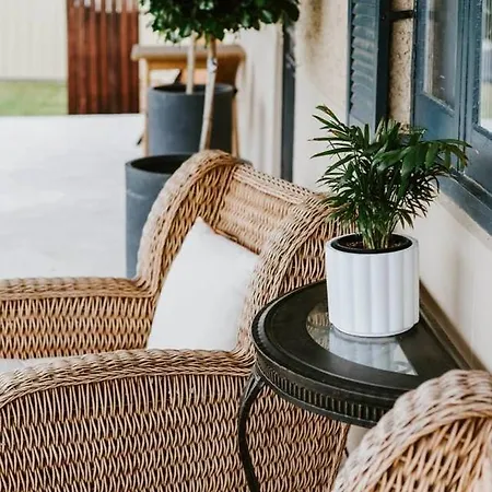 Holiday home Yarranvale On Gladstone - A Gorgeous Country Abode *