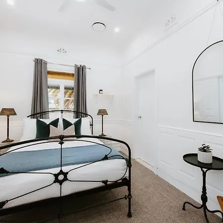 Yarranvale On Gladstone - A Gorgeous Country Abode Holiday home Mudgee