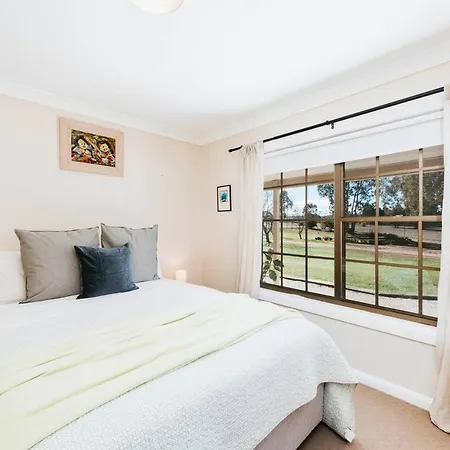 Holiday home 'wilpine' Poolside Country Luxury Near Town *