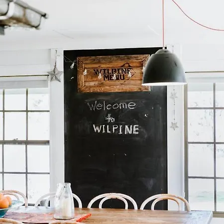 'wilpine' Poolside Country Luxury Near Town Holiday home
