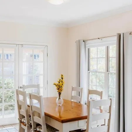 Holiday home 'pebble Lane Cottage' A Charming *