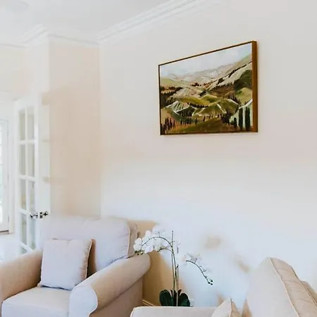 Holiday home 'pebble Lane Cottage' A Charming *