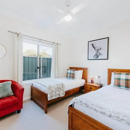 'pebble Lane Cottage' A Charming *