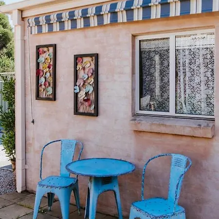 Holiday home 'pebble Lane Cottage' A Charming *