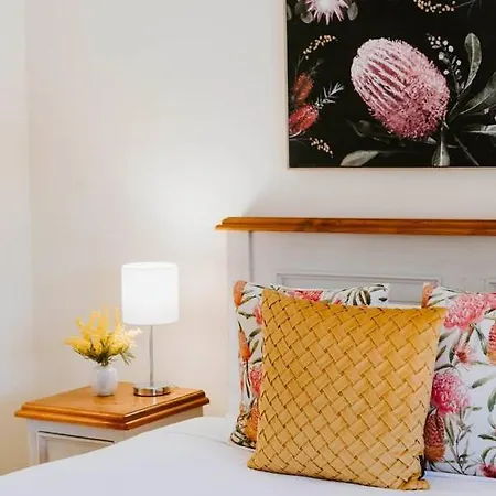 Holiday home 'pebble Lane Cottage' A Charming
