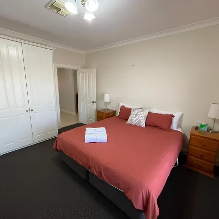 Spacious Style With Pool In - Rest Easy Mudgee