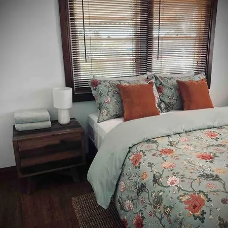 Holiday home Centrally Located 3 Bedroom - Pet Friendly *