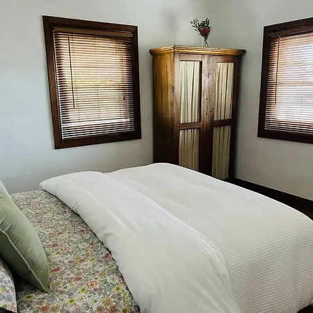 Holiday home Centrally Located 3 Bedroom - Pet Friendly *