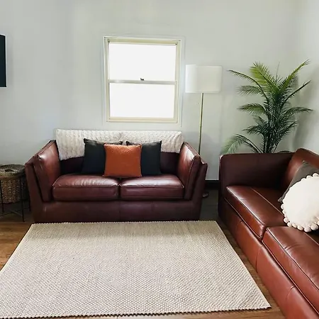 Centrally Located 3 Bedroom - Pet Friendly Holiday home