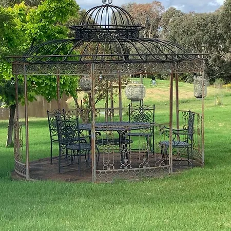 Yarrawonga Hotel
