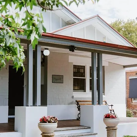 'haylock' Luxe Country Charm In Mudgee's Centre *