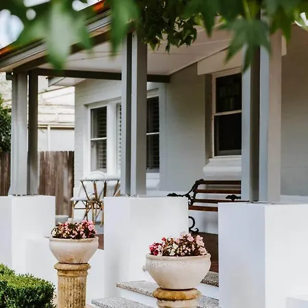 'haylock' Luxe Country Charm In Mudgee's Centre