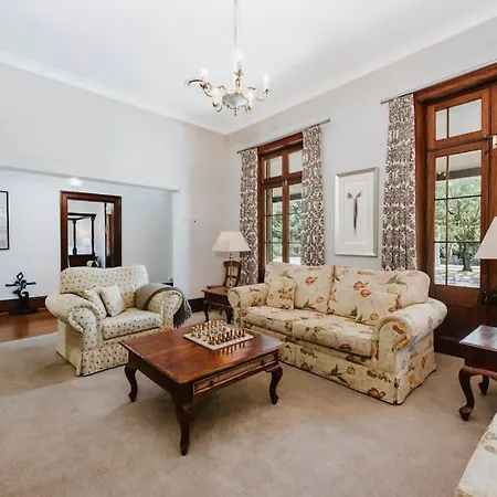 Cawarra On The Park - Historic Grandeur