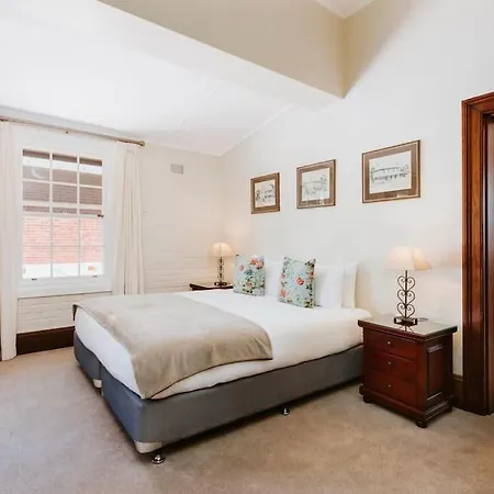 Cawarra On The Park - Historic Grandeur