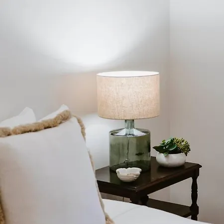 'haylock' Luxe Country Charm In Mudgee's Centre *