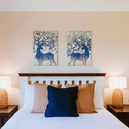 Macquarie Manor - Experience Grand Country Living *