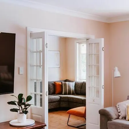Macquarie Manor - Experience Grand Country Living Holiday home *