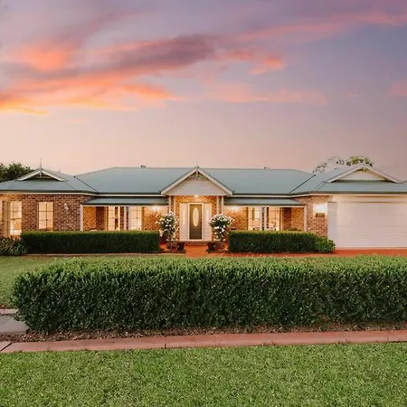 Macquarie Manor - Experience Grand Country Living Holiday home