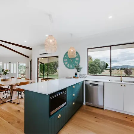 Anton Pavilion - Cheerful Country Solace In Mudgee