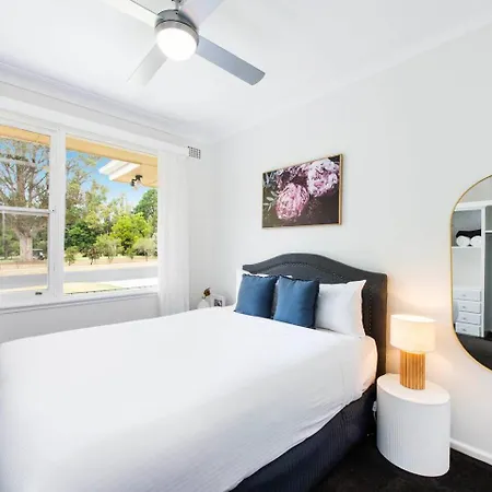 Holiday home Bancroft House On Scenic Golf Course