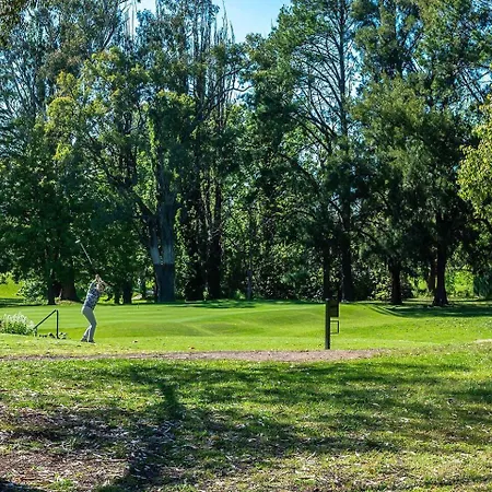 Bancroft House On Scenic Golf Course Holiday home