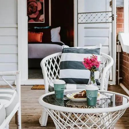 Court House Hideaway - Country Comfort In Town Holiday home *