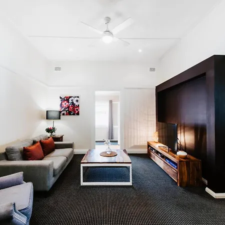Holiday home Court House Hideaway - Country Comfort In Town