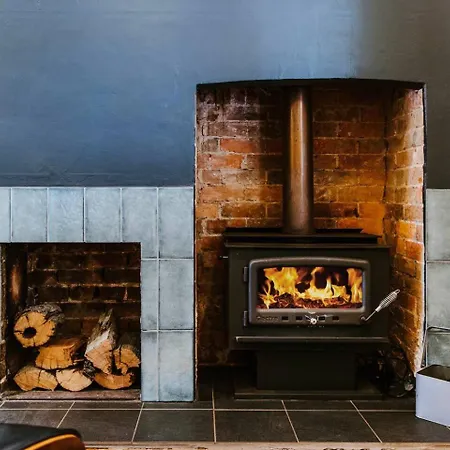 Court House Hideaway - Country Comfort In Town Holiday home *
