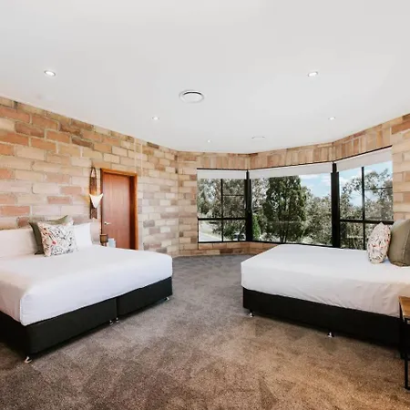 'tyalla Lodge' Unique Luxe Design In The Mountains