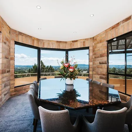 'tyalla Lodge' Unique Luxe Design In The Mountains Mudgee
