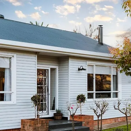 Charlie's Stylish Family-friendly In Downtown Holiday home *
