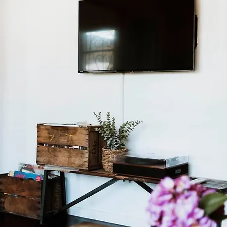 Charlie's Stylish Family-friendly In Downtown Holiday home *