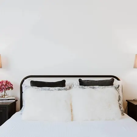 Charlie's Stylish Family-friendly In Downtown Holiday home
